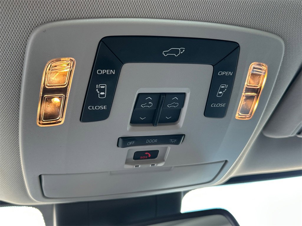 Used 2022 Toyota Sienna XLE image 32