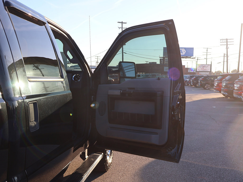 Used 2015 Ford F250 XLT w/ XLT Premium Package AWD/4WD image 14