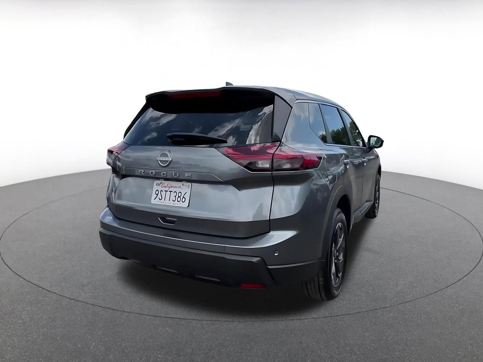 Used 2025 Nissan Rogue SV FWD image 15