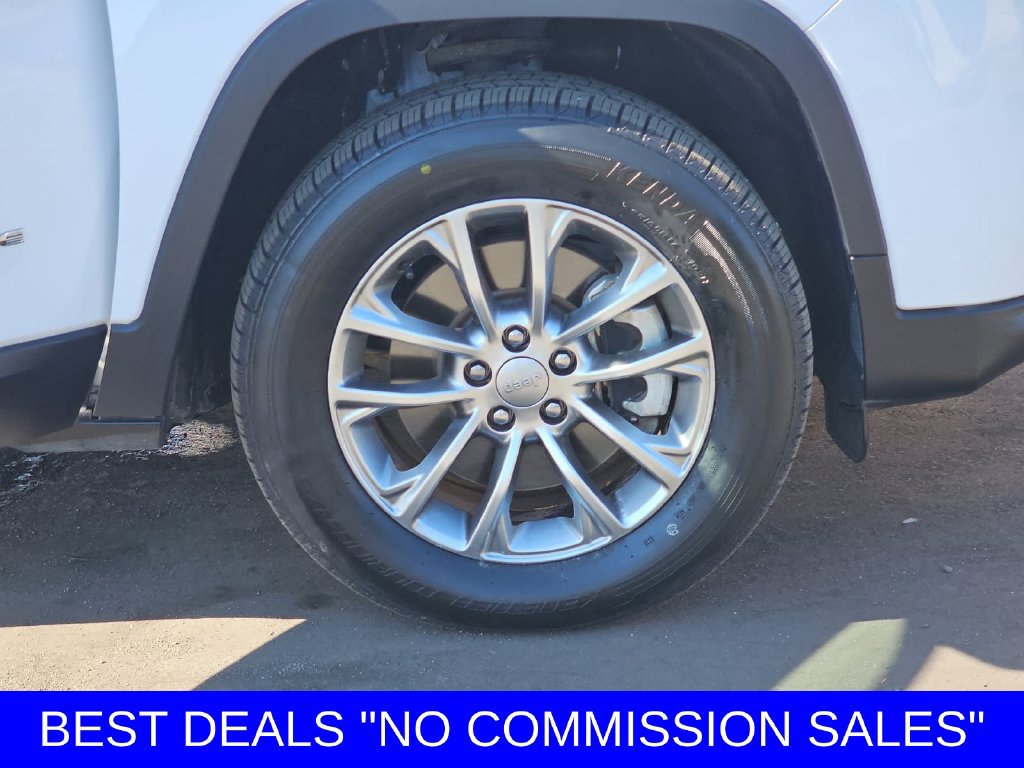 Used 2021 Jeep Cherokee Latitude Lux w/ Comfort/Convenience Group AWD/4WD image 38