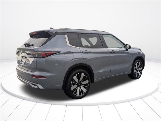 New 2025 Mitsubishi Outlander SEL image 3