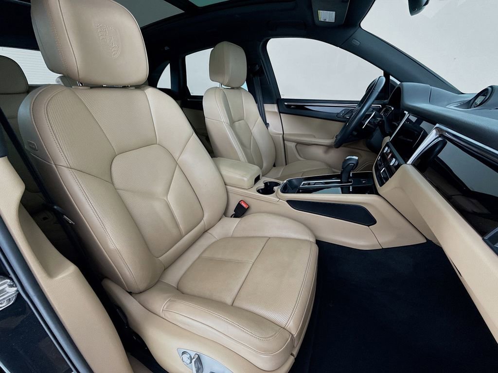 Certified 2023 Porsche Macan Turbo image 31