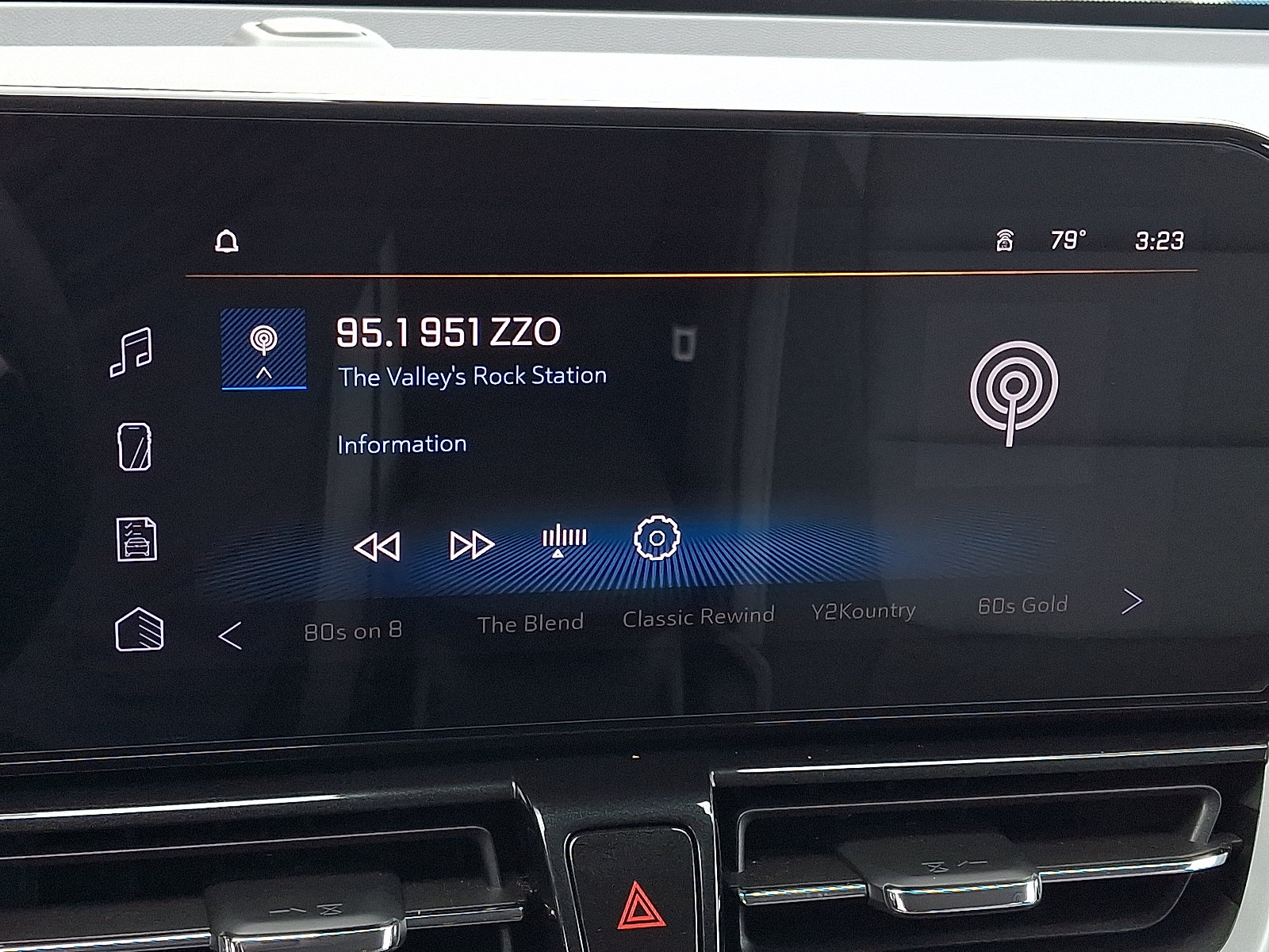 Used 2025 Chevrolet TrailBlazer LT AWD/4WD image 18