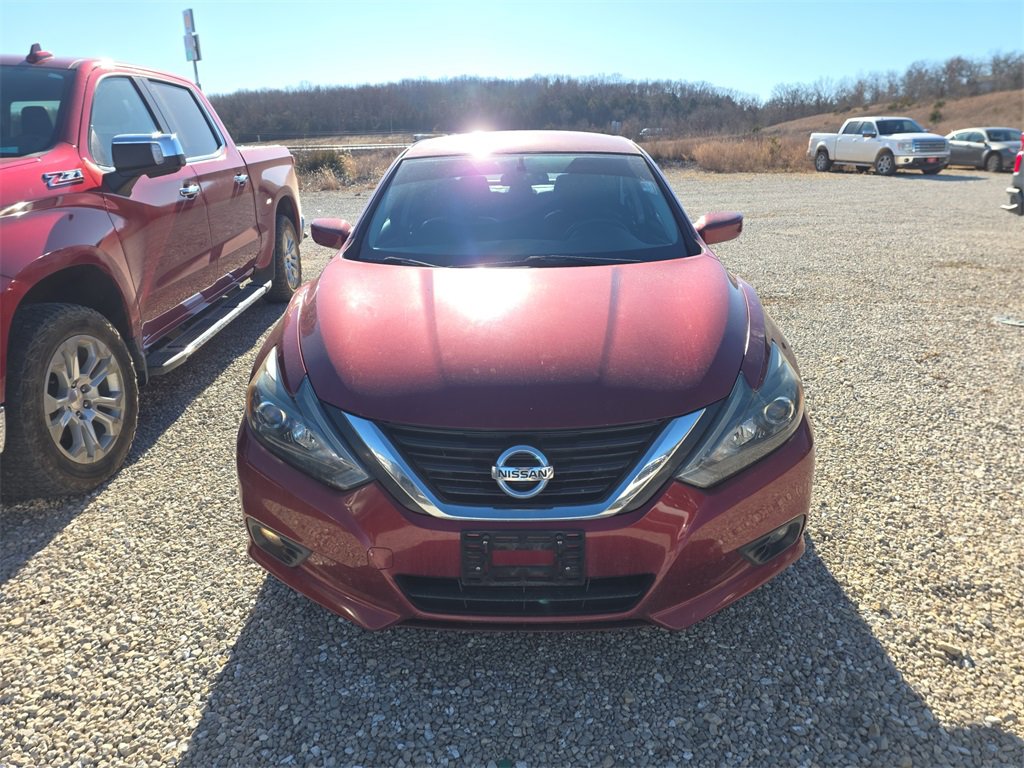Used 2016 Nissan Altima 2.5 SR w/ Interior Lighting Package image 2