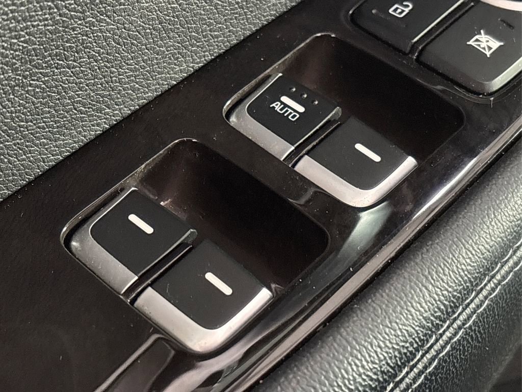 Used 2017 Kia Sorento EX image 32