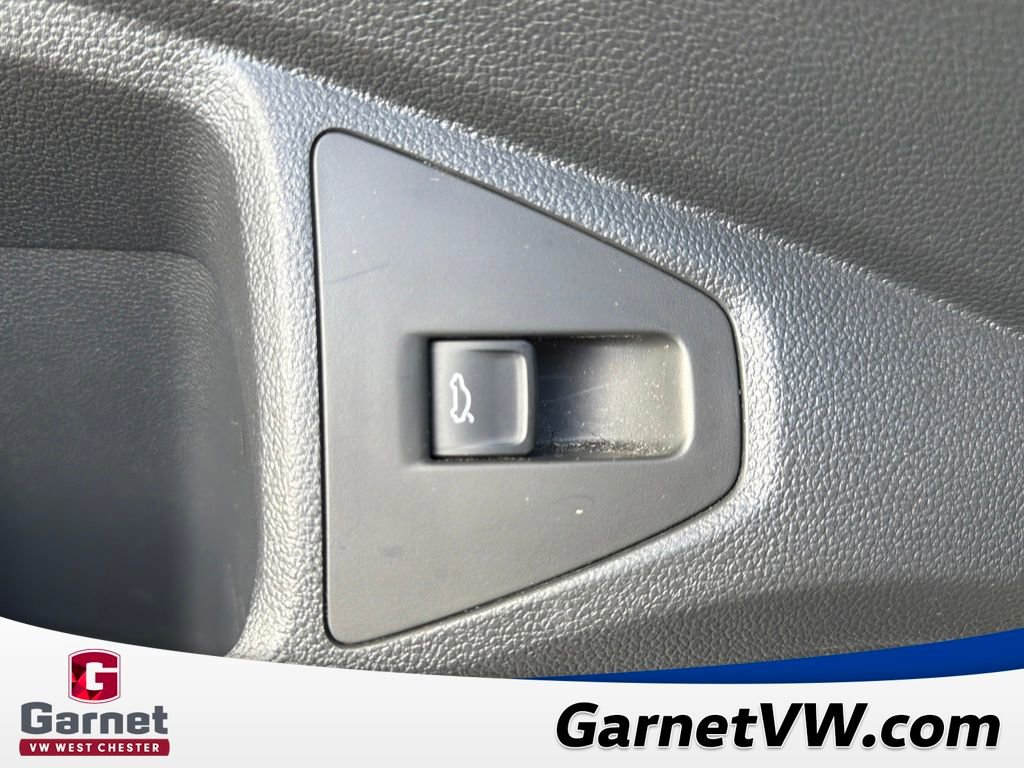 Certified 2025 Volkswagen Jetta SE image 39