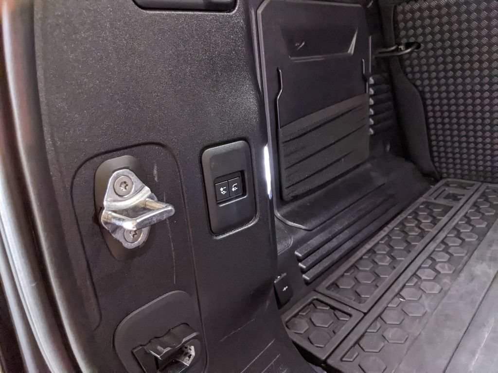 Used 2025 Land Rover Defender 110 S AWD/4WD image 28
