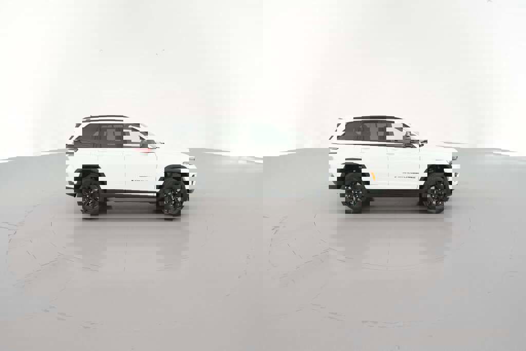 New 2025 Jeep Grand Cherokee Altitude image 14