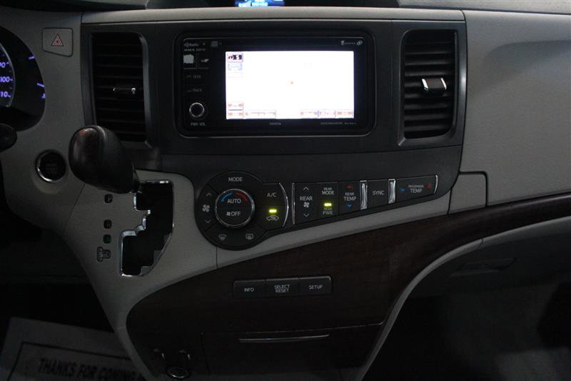 Used 2012 Toyota Sienna XLE FWD image 13