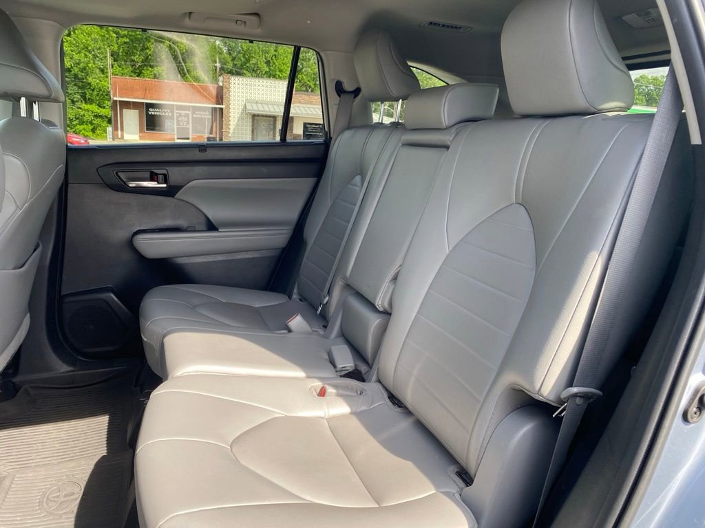 Used 2021 Toyota Highlander XLE image 17