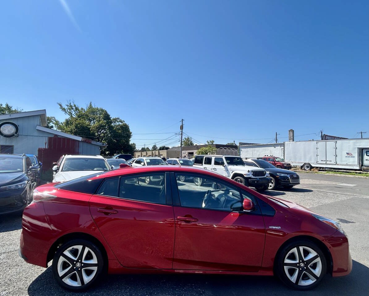 Used 2018 Toyota Prius Four Touring w/ Premium Convenience Package FWD image 6
