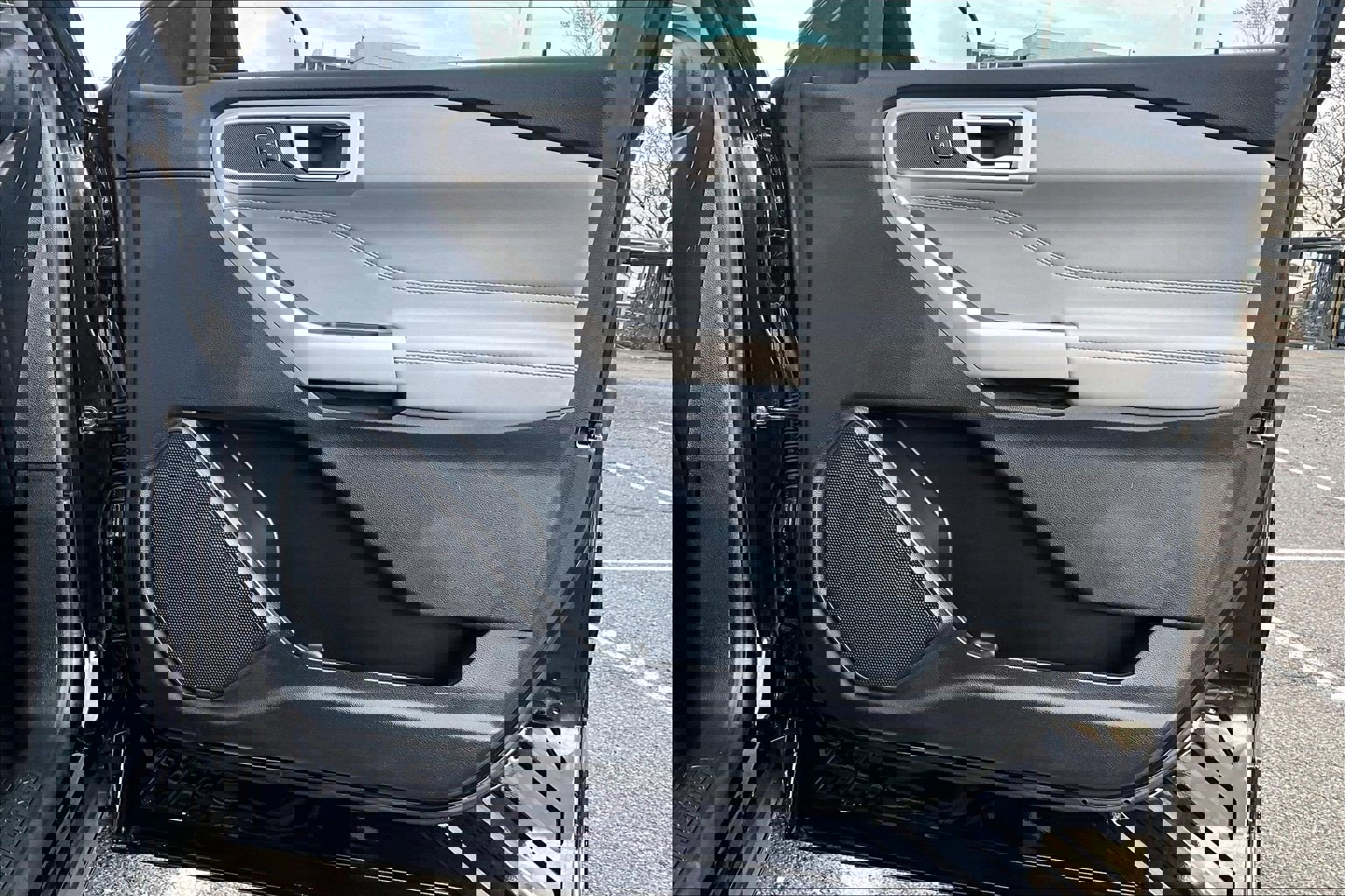 Used 2022 Ford Explorer XLT w/ Equipment Group 202A image 22