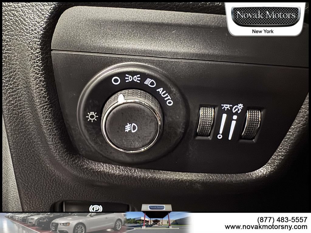 Used 2023 Jeep Grand Cherokee Limited AWD/4WD image 22