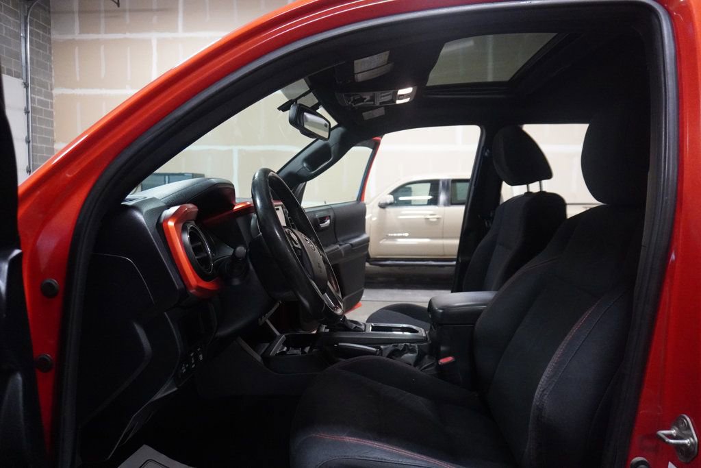 Used 2017 Toyota Tacoma TRD Off-Road image 5