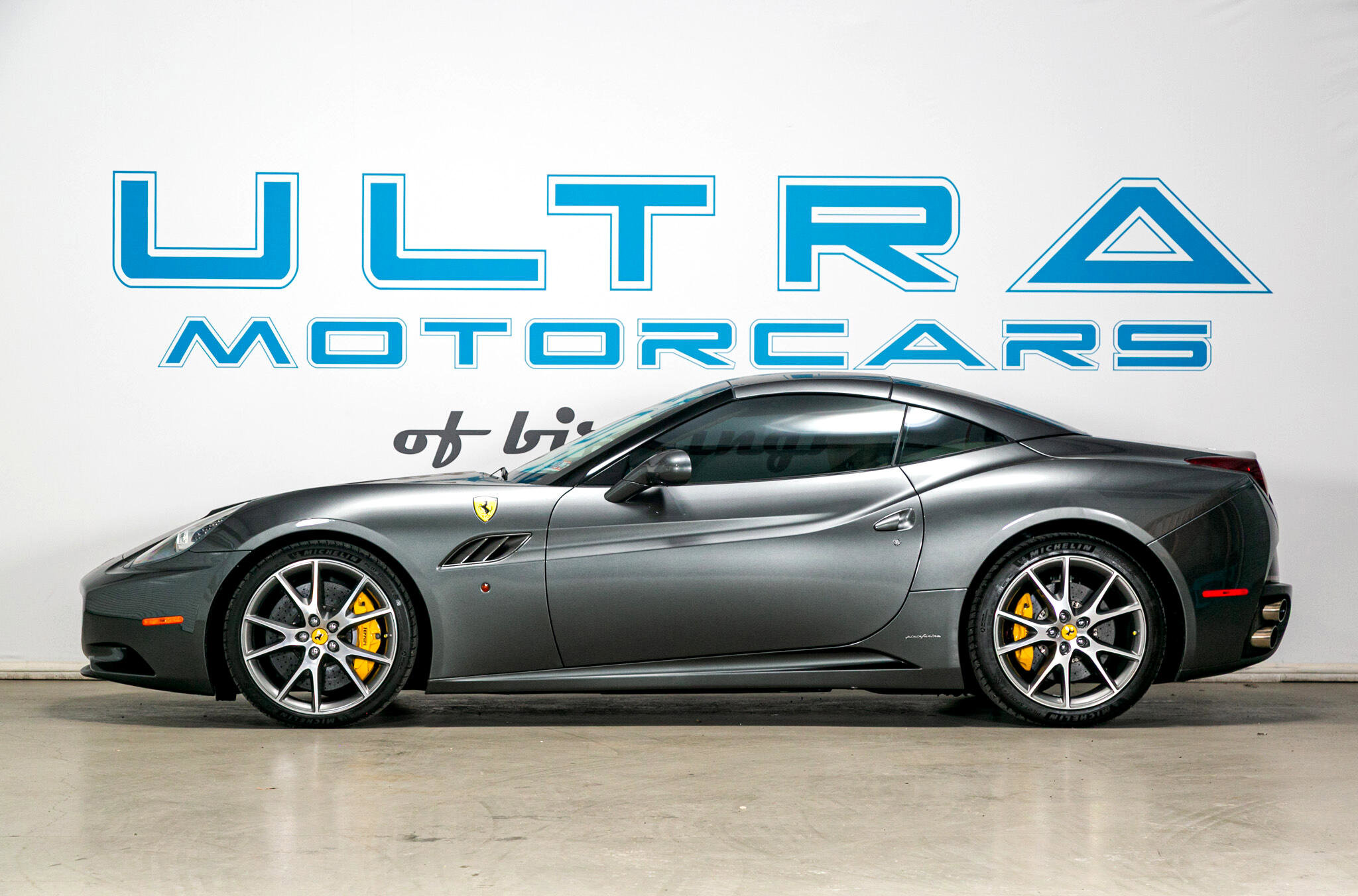 Used 2011 Ferrari California image 3