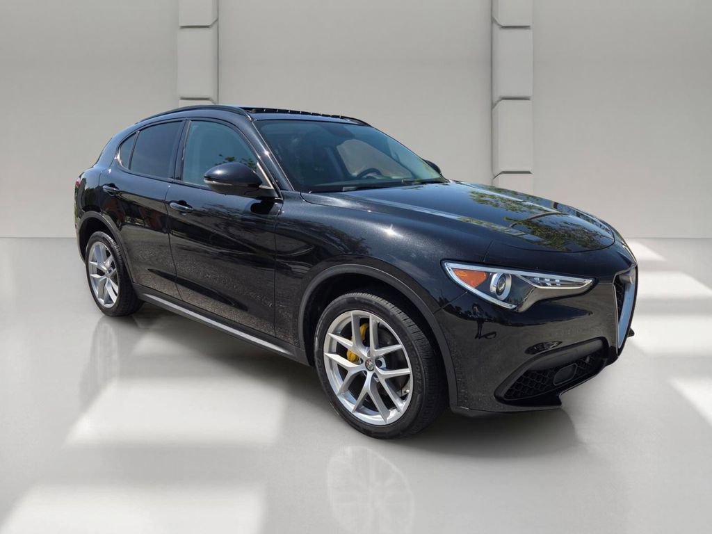 Used 2019 Alfa Romeo Stelvio Sport w/ Quick Order Package 22J Sport AWD/4WD image 2