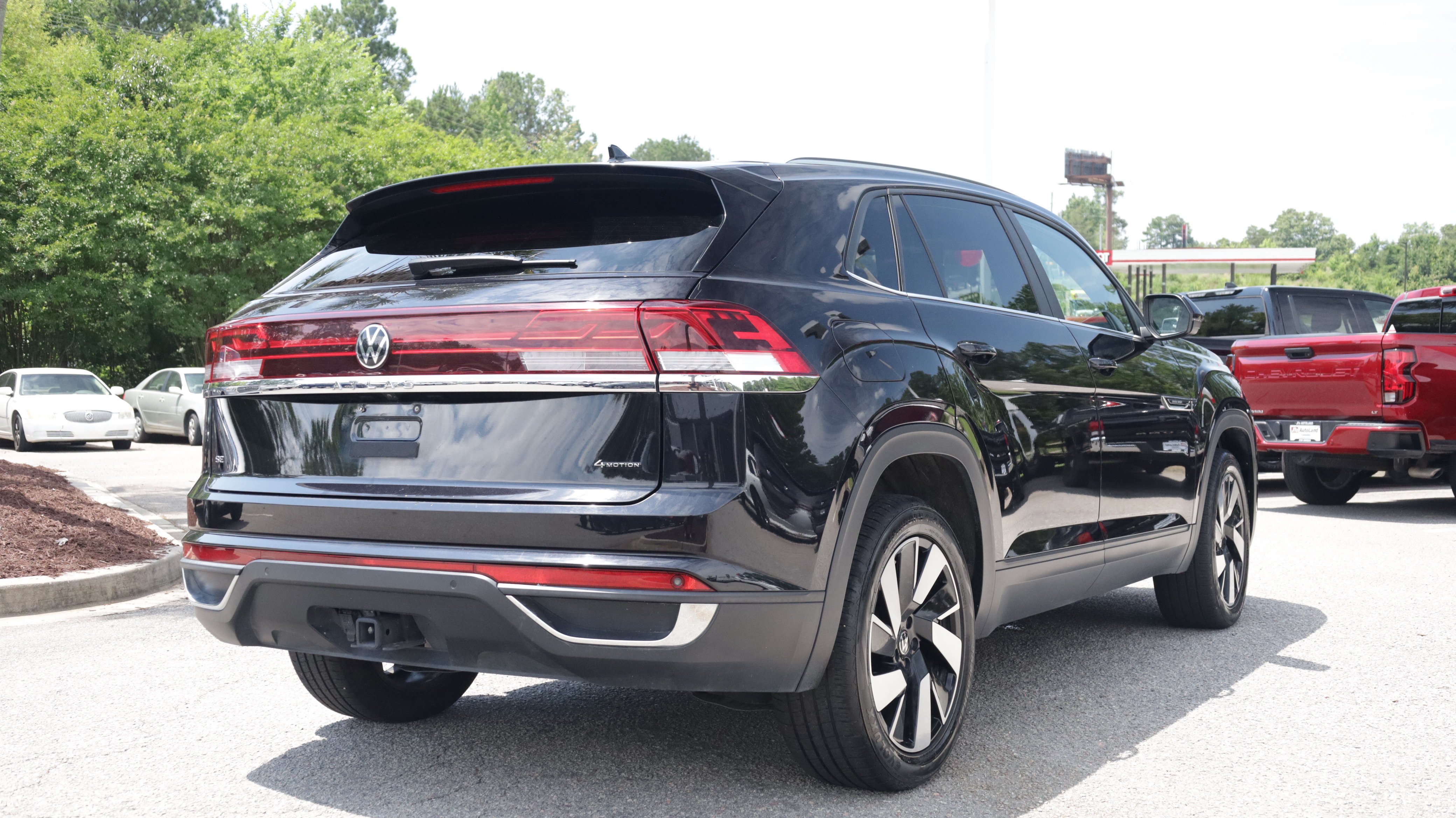 Used 2024 Volkswagen Atlas Cross Sport SE AWD/4WD image 5