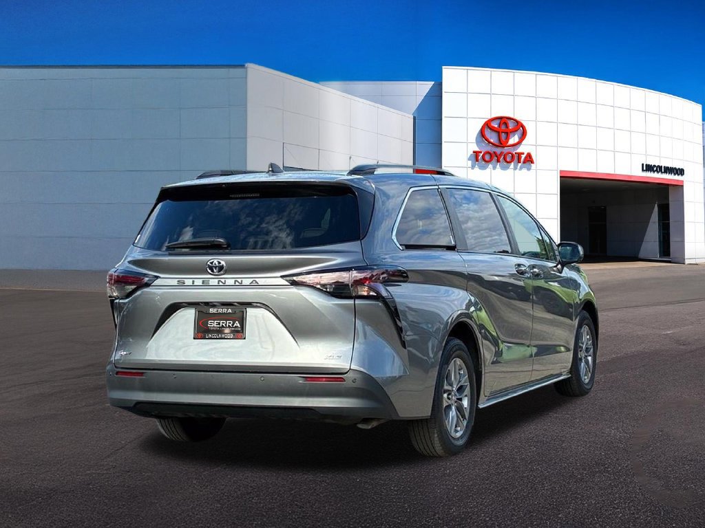 Used 2026 Toyota Sienna XLE FWD image 10