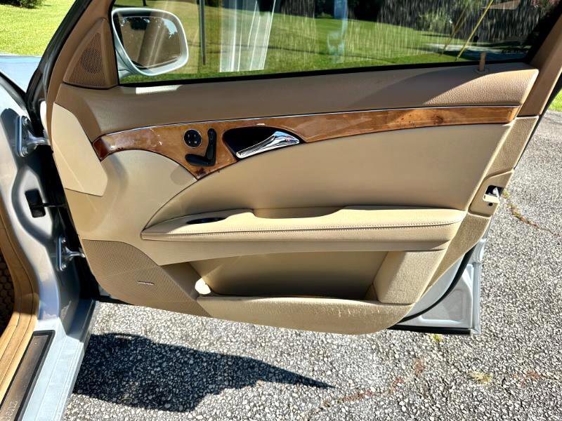 Used 2009 Mercedes-Benz E 320 BlueTEC Sedan image 10
