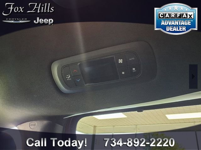 New 2025 Chrysler Pacifica Select w/ Fav Edition Package image 12