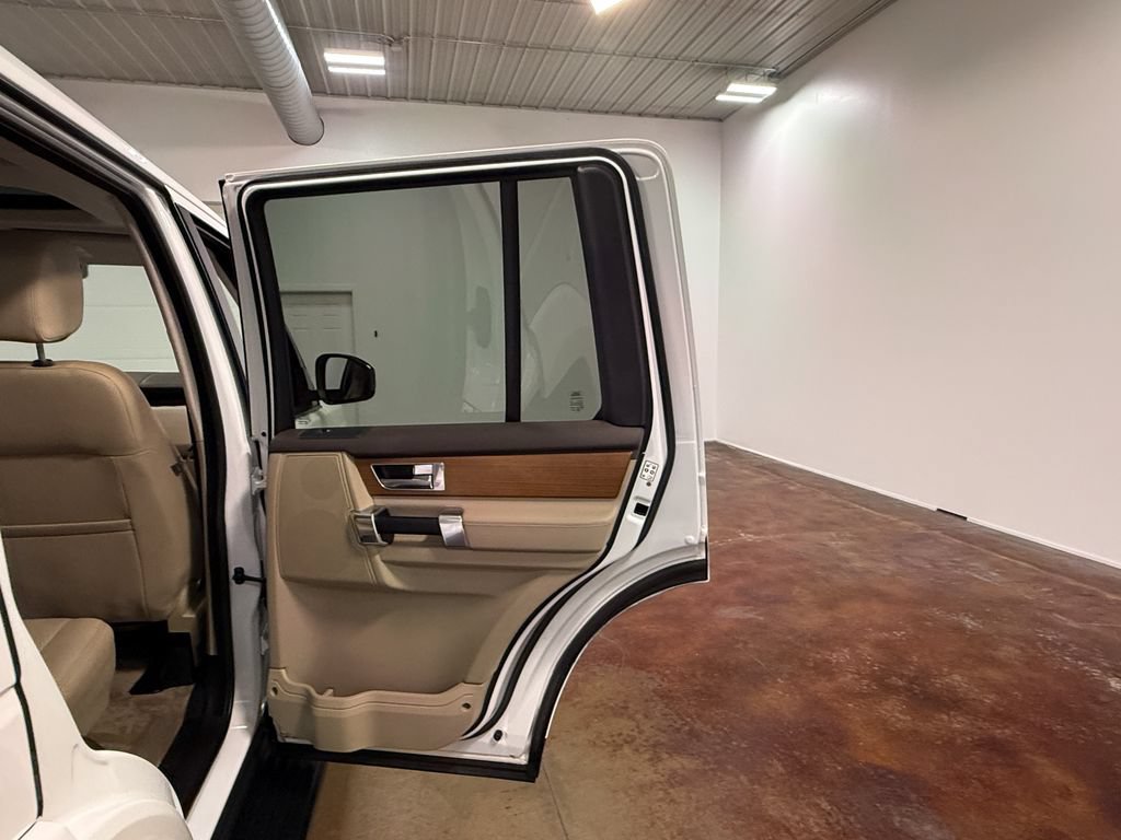 Used 2016 Land Rover LR4 HSE AWD/4WD image 65