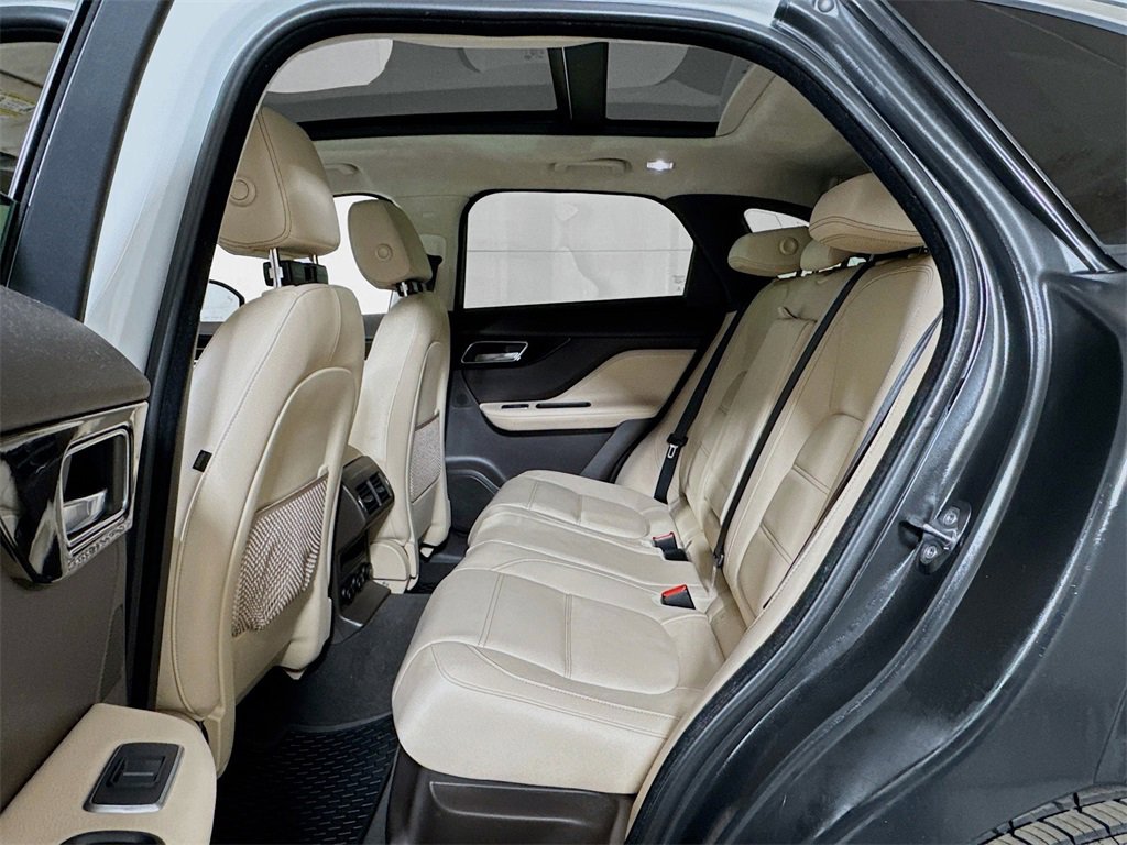 Used 2019 Jaguar F-PACE Prestige image 24