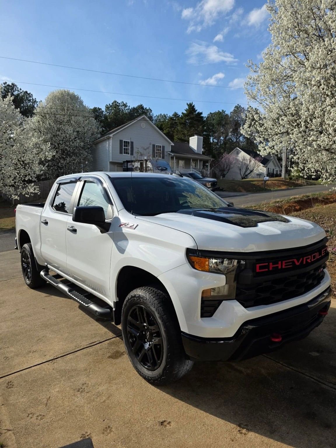 Used 2024 Chevrolet Silverado 1500 Custom Trail Boss w/ LPO, Dark Essentials Package image 1