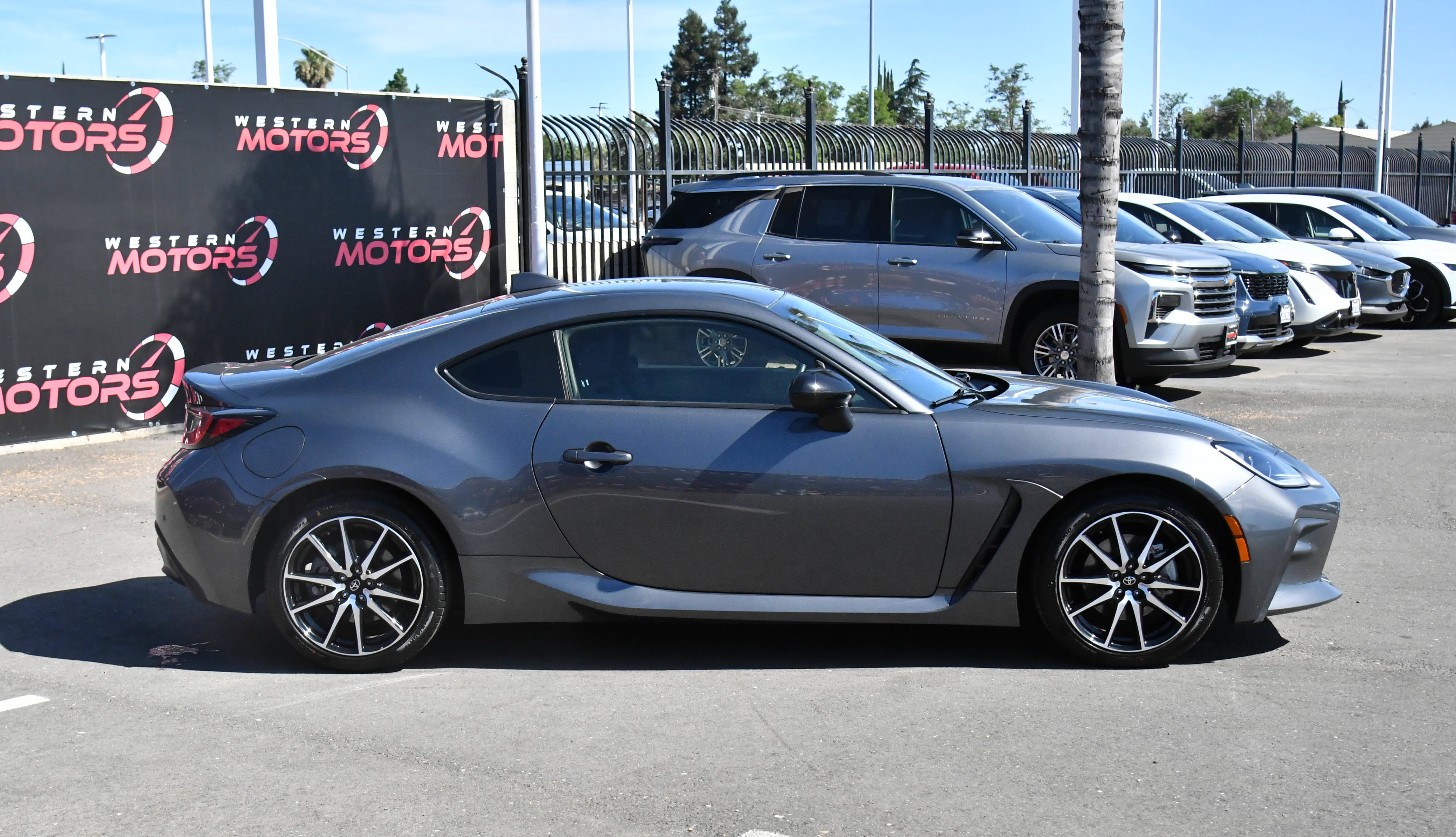 Used 2023 Toyota GR86 w/ ALL Weather Mat Package (TMS) RWD image 9
