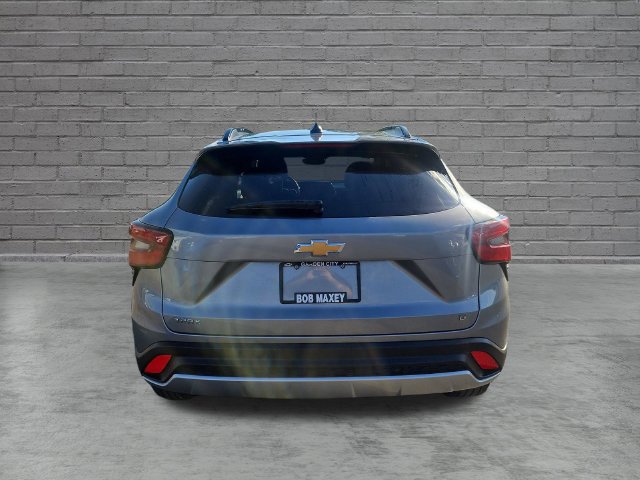Used 2025 Chevrolet Trax LT w/ LT Convenience Package FWD image 4