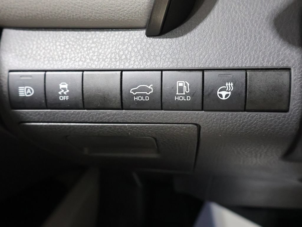 Used 2022 Toyota Camry XLE w/ Cold Weather Package FWD image 31