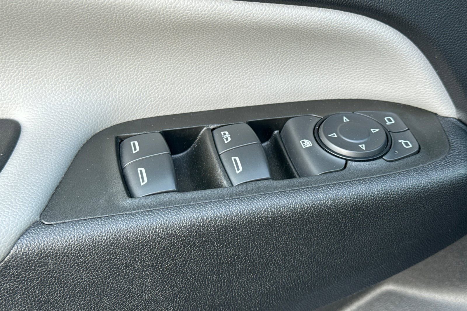 Certified 2021 Chevrolet Equinox LT w/ Driver Convenience Package image 11