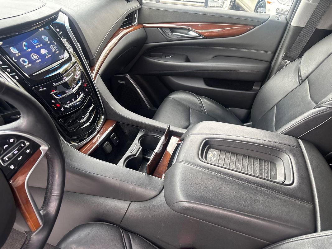 Used 2019 Cadillac Escalade ESV Premium Luxury image 13