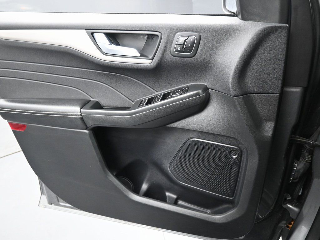 Used 2022 Ford Escape SEL w/ Technology Package image 24