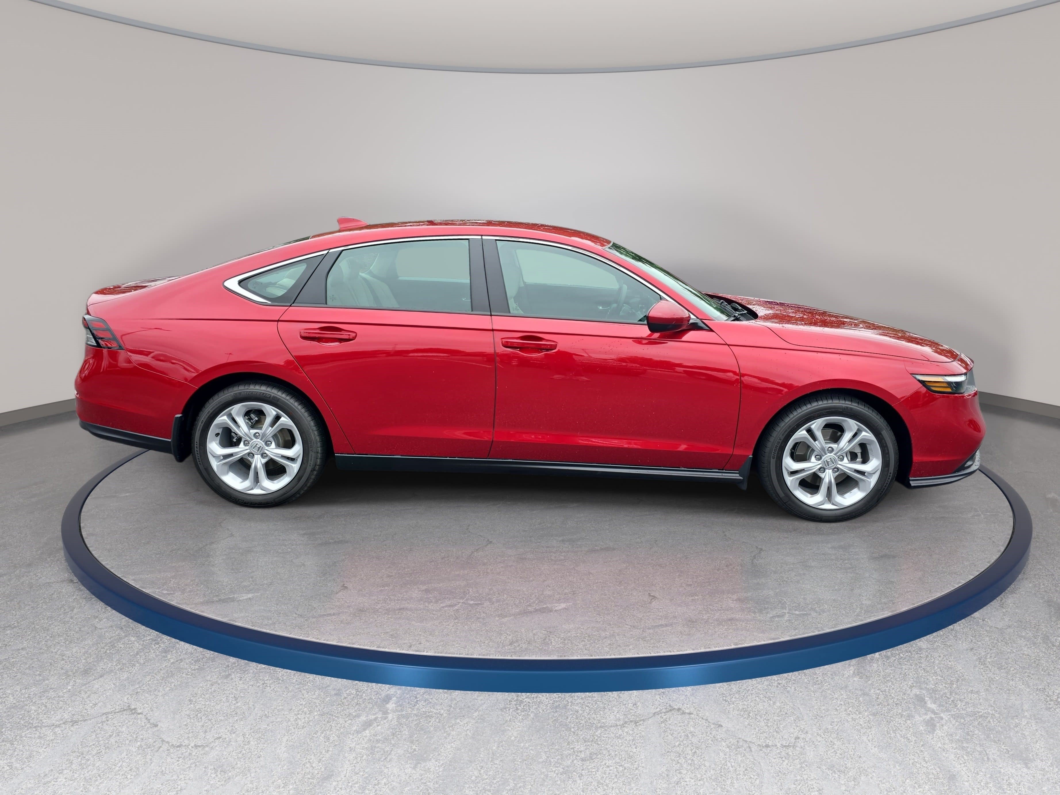 Used 2025 Honda Accord LX image 4