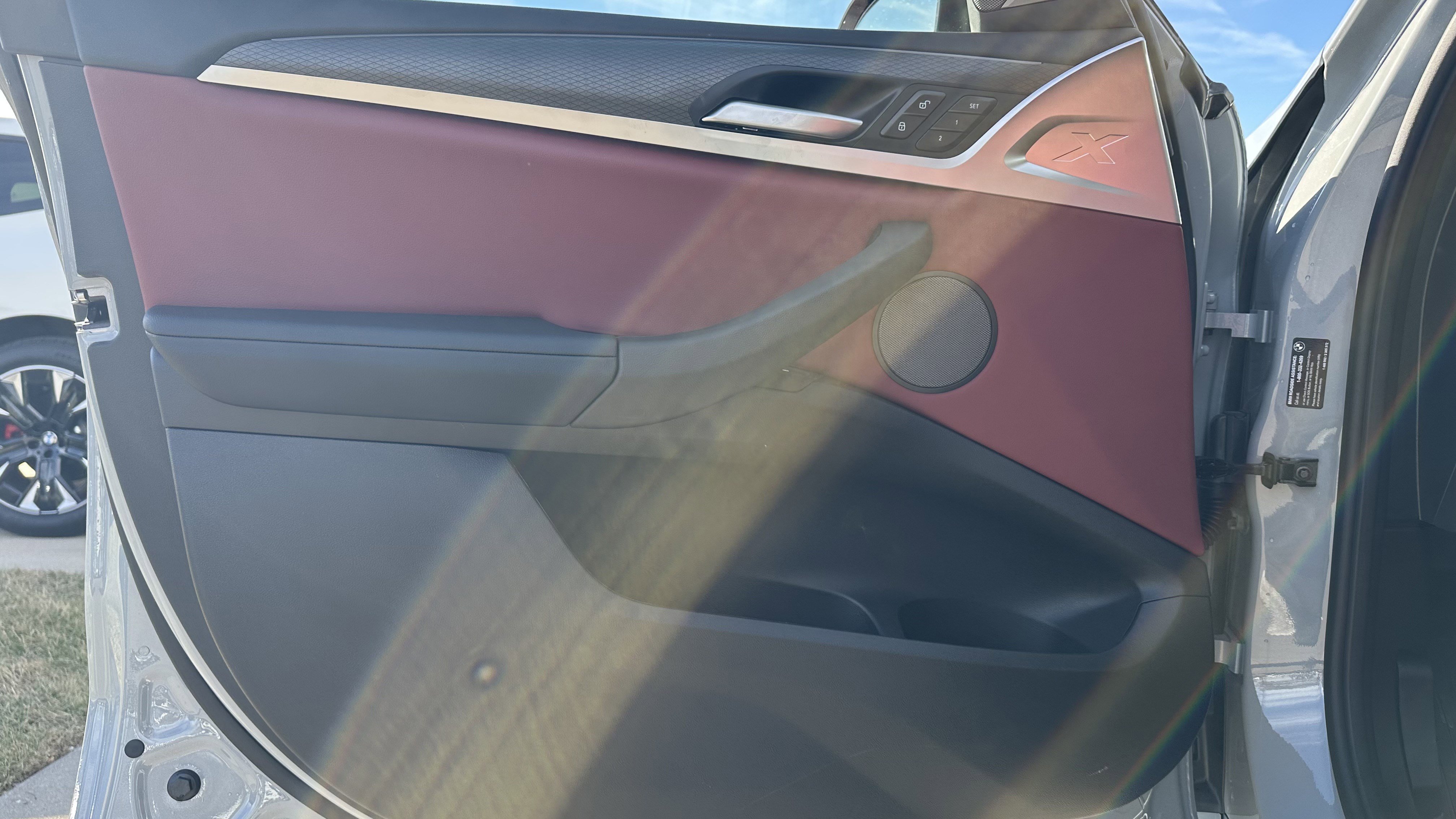 Used 2025 BMW X4 xDrive30i w/ Premium Package image 13