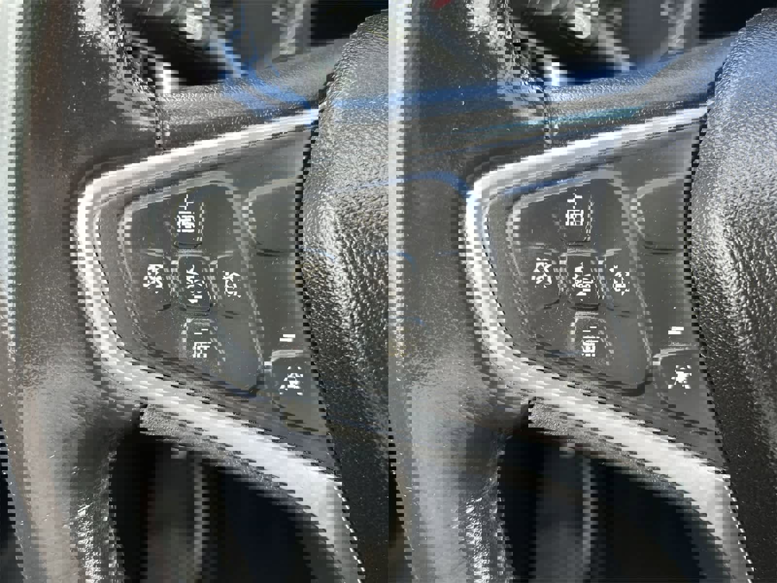 Used 2019 Chevrolet Equinox LT w/ Driver Convenience Package image 23