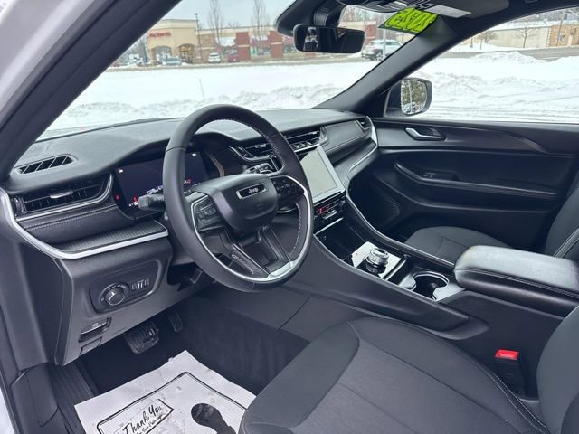 Certified 2025 Jeep Grand Cherokee Laredo w/ Luxury Tech Group I image 11