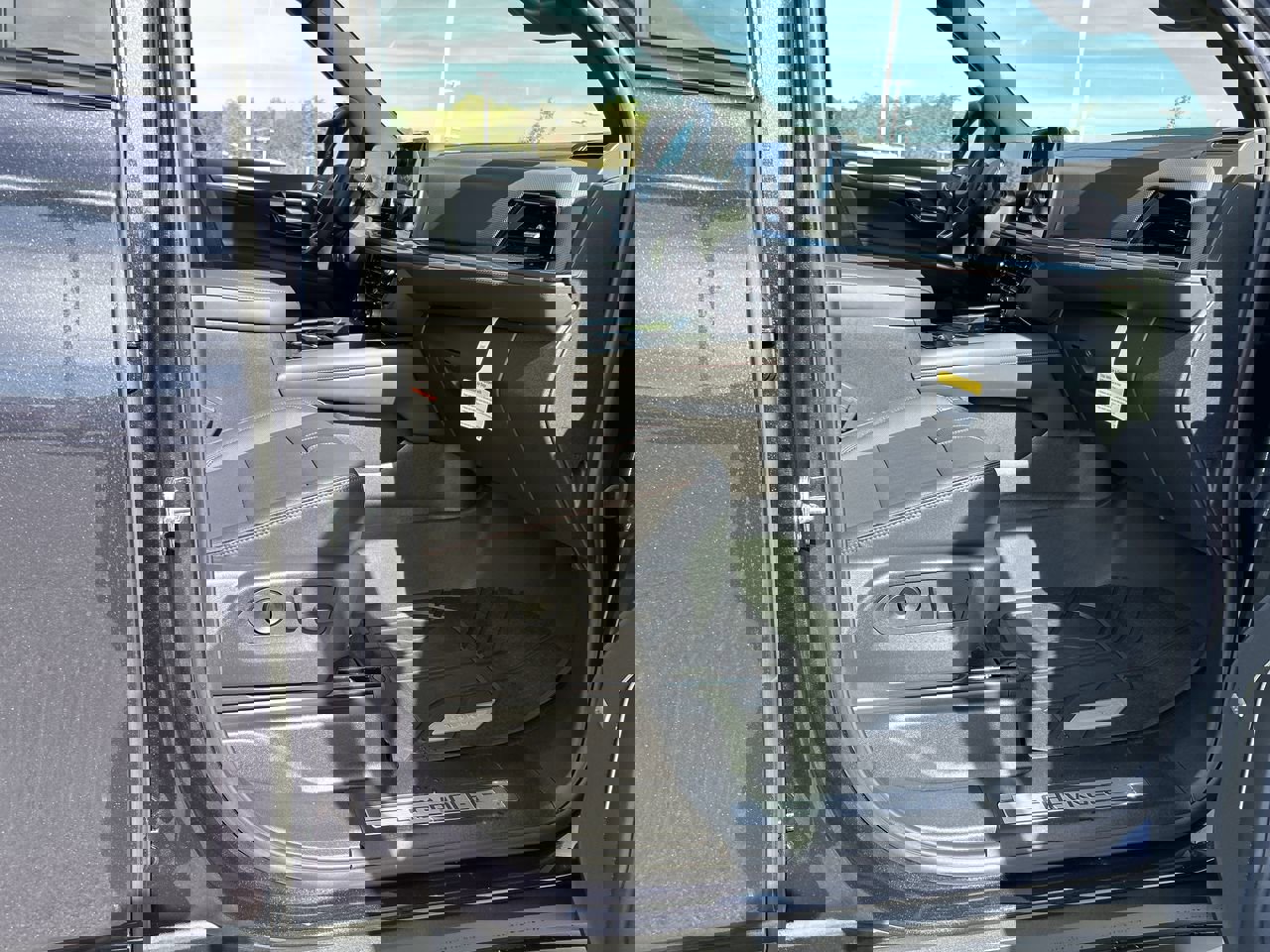 New 2026 Chevrolet Suburban RST image 16