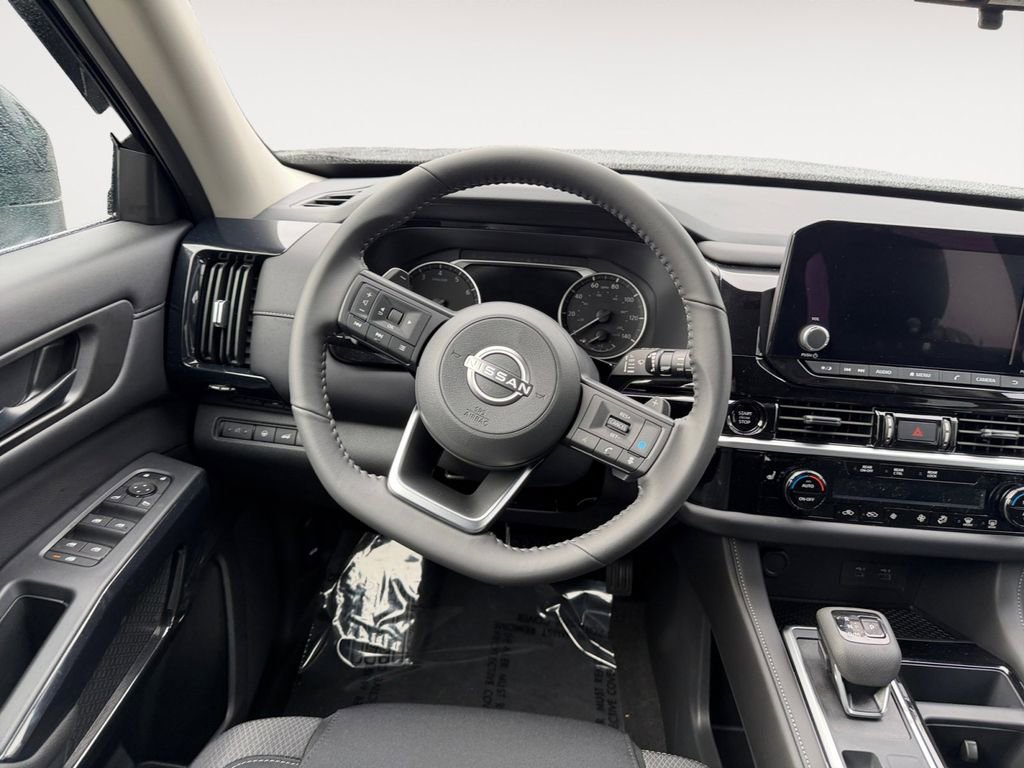 New 2025 Nissan Pathfinder SV image 17