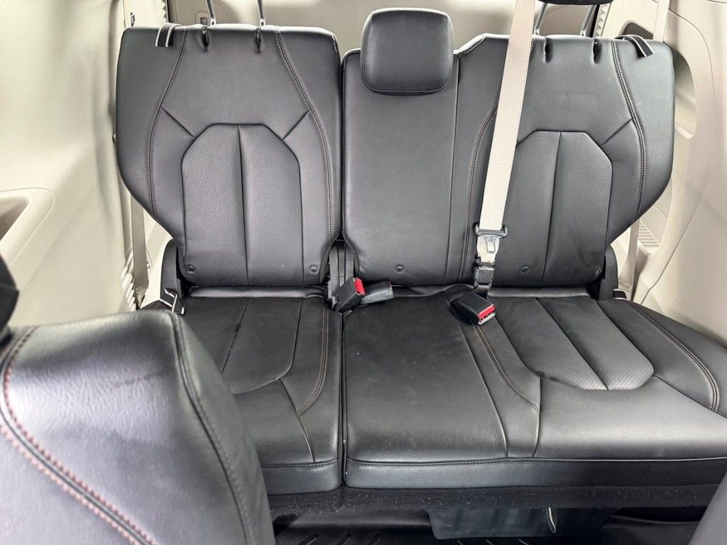 Used 2017 Chrysler Pacifica Touring-L Plus FWD image 11
