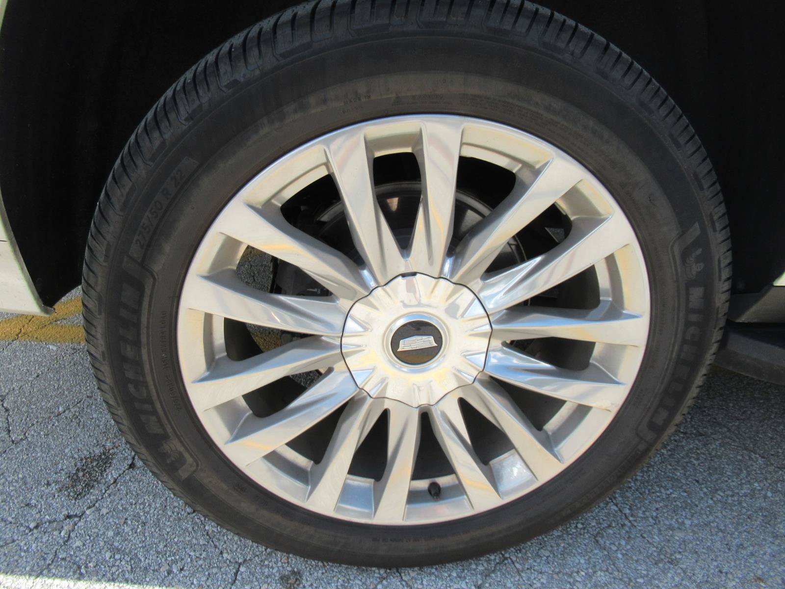 Used 2023 Cadillac Escalade ESV Premium Luxury AWD/4WD image 8