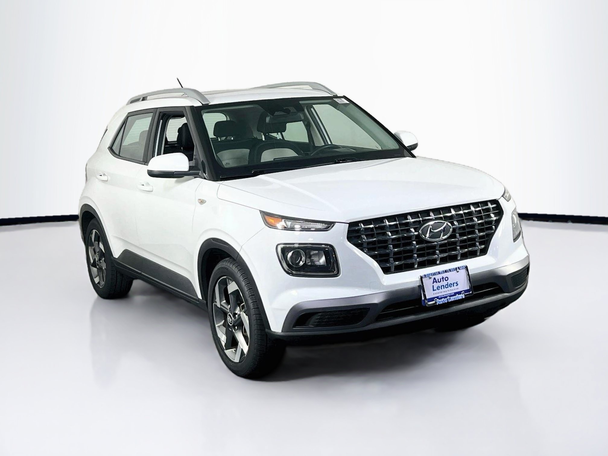 Used 2023 Hyundai Venue SEL w/ Cargo Package FWD image 3