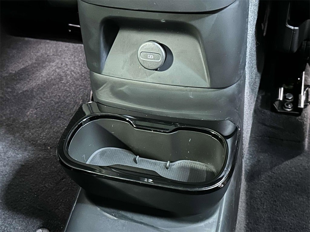 Used 2024 Volvo XC90 T8 Plus w/ Protection Package Premier image 17