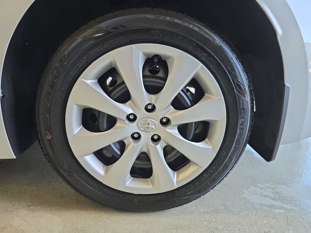 Used 2026 Toyota Corolla LE FWD image 33
