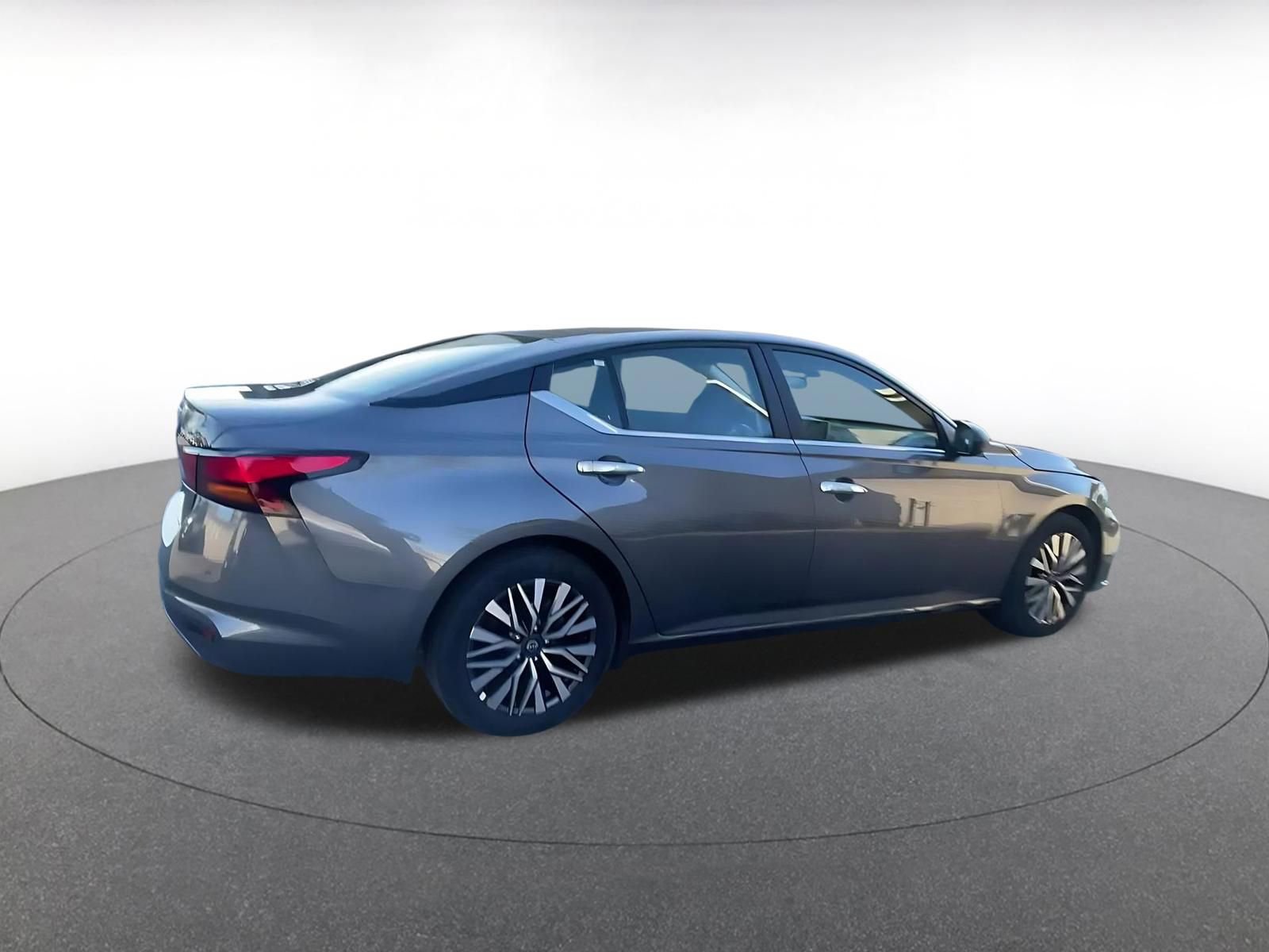 Used 2025 Nissan Altima 2.5 SV FWD image 15
