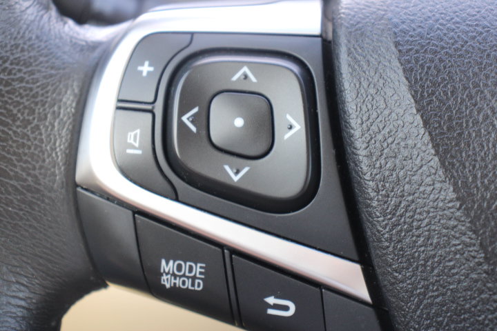Used 2017 Toyota Camry XLE w/ Moonroof Package FWD image 24