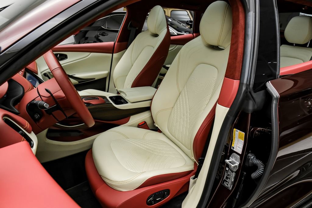 Used 2022 Aston Martin DBX AWD/4WD image 34