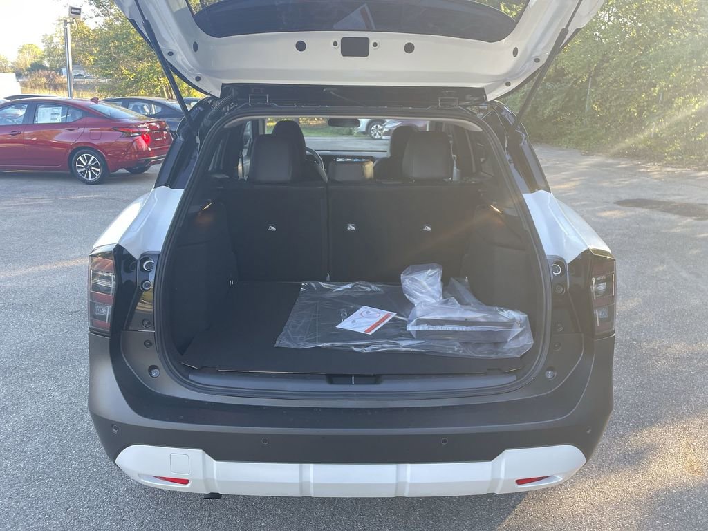 New 2026 Nissan Kicks SR w/ Cold Weather Package AWD/4WD image 15