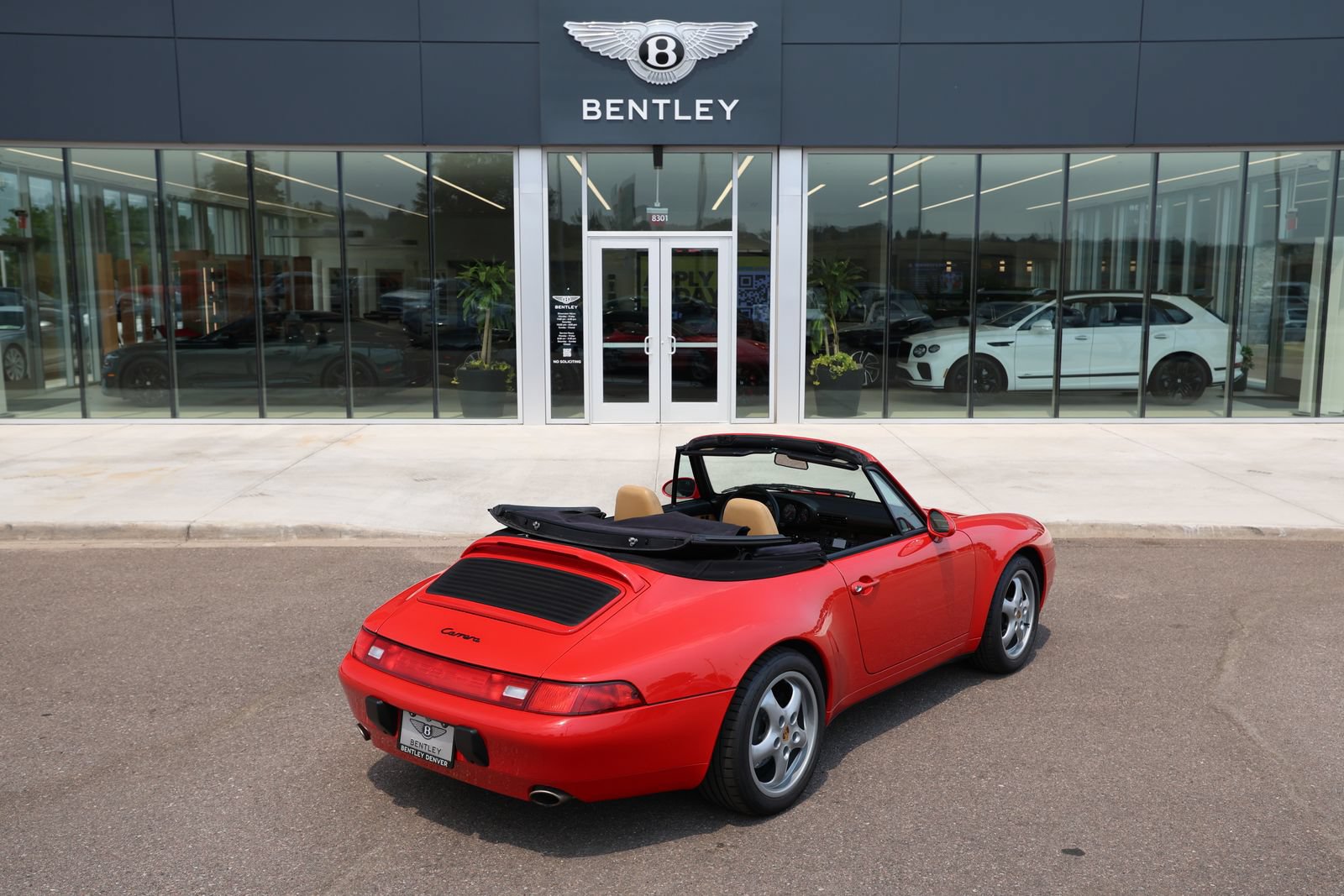 Used 1995 Porsche 911 Carrera RWD image 3