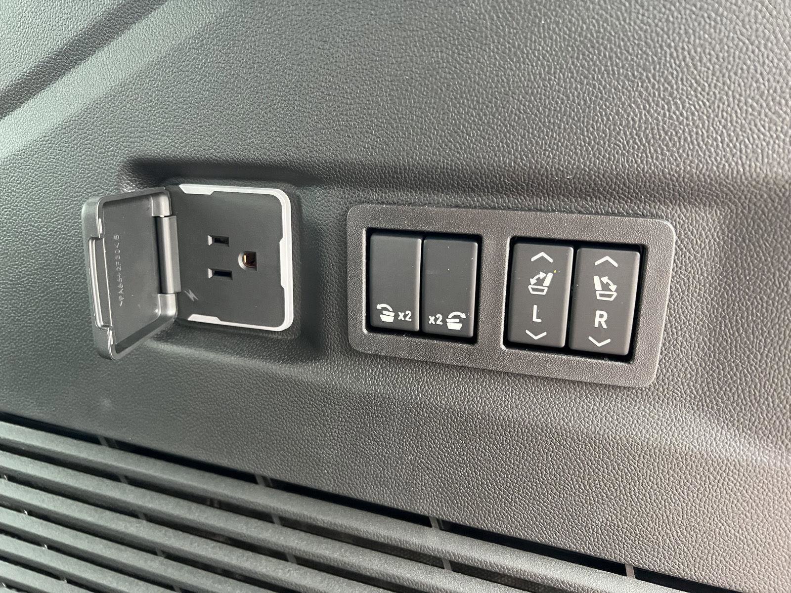 New 2026 GMC Yukon Denali w/ Sun & Power Step Package image 51